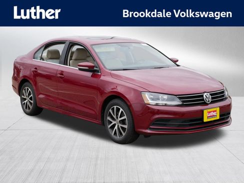 Used 2017 Volkswagen Jetta SE FWD image 1