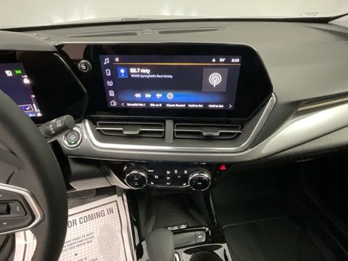 New 2026 Chevrolet Trax ACTIV w/ Sunroof Package FWD image 14