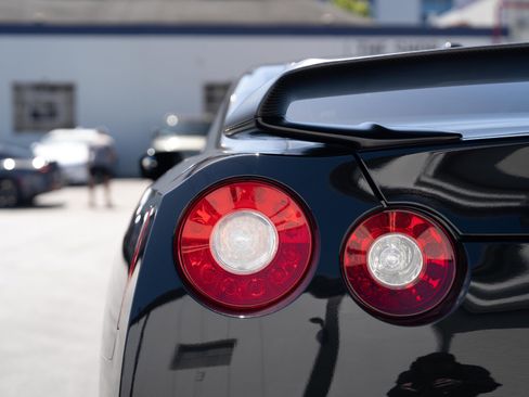 Used 2013 Nissan GT-R Black Edition AWD/4WD image 38