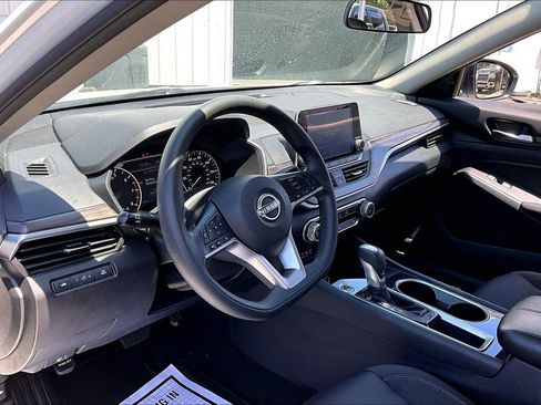 Used 2024 Nissan Altima 2.5 SV FWD image 15