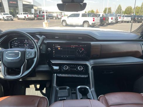 Used 2024 GMC Sierra 3500 Denali Ultimate AWD/4WD image 12