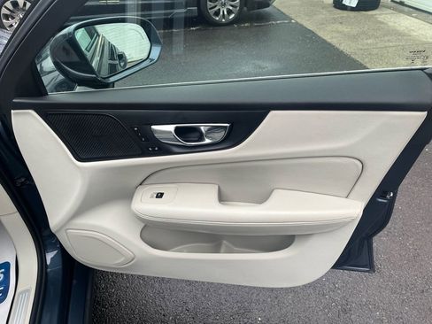 Used 2019 Volvo S60 T6 Inscription image 21