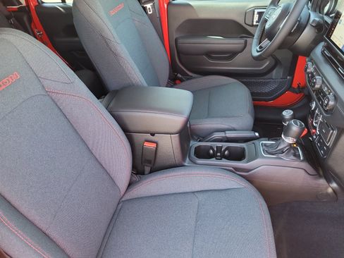 New 2025 Jeep Gladiator Rubicon w/ Convenience Group image 19