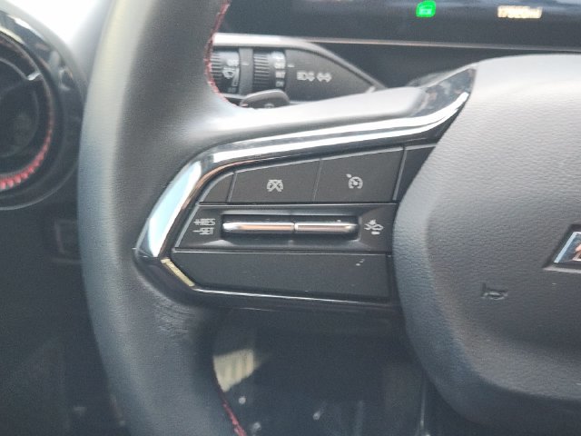 Used 2024 Chevrolet Equinox EV RS FWD image 28
