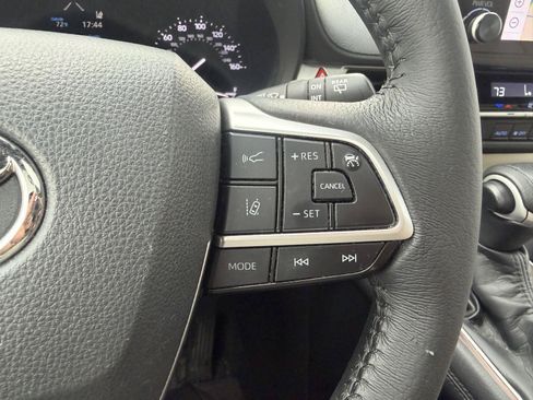 Used 2021 Toyota Sienna XLE w/ XLE Plus Package FWD image 36
