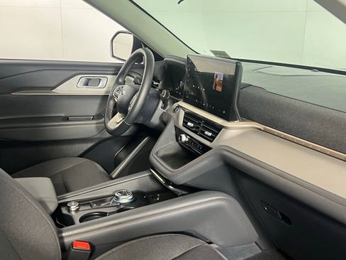 Used 2025 Ford Explorer Active image 35