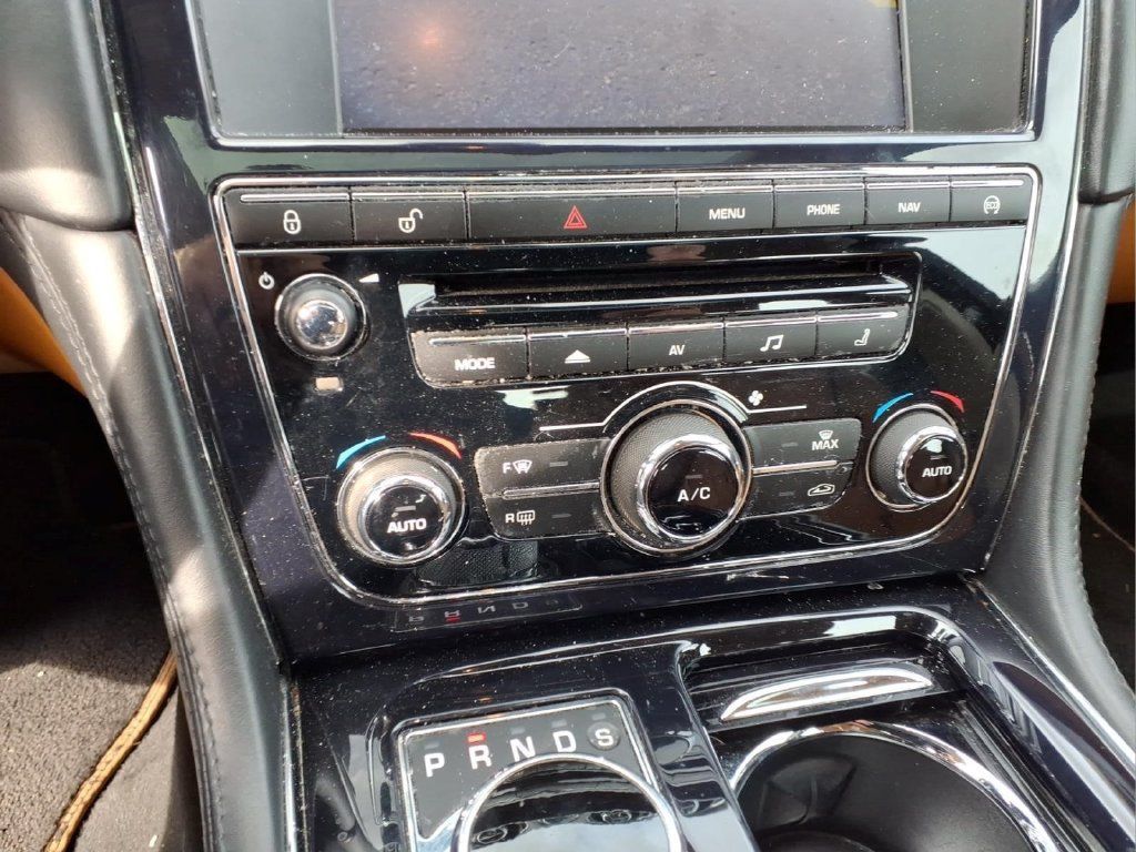 Used 2013 Jaguar XJ L Portfolio AWD/4WD image 10