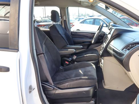 Used 2019 Dodge Grand Caravan SE image 23