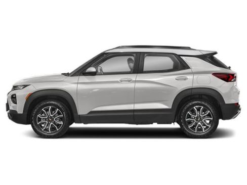 Used 2023 Chevrolet TrailBlazer ACTIV w/ Sun and Liftgate Package FWD image 3