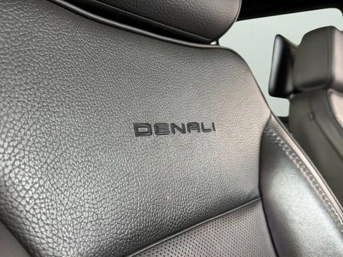 Used 2021 GMC Yukon Denali w/ Denali Premium Package AWD/4WD image 41