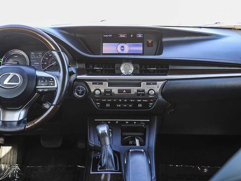 Used 2016 Lexus ES 300h w/ Ultra Luxury Package FWD image 13