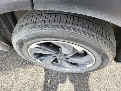 Used 2024 Nissan Rogue SV image 7