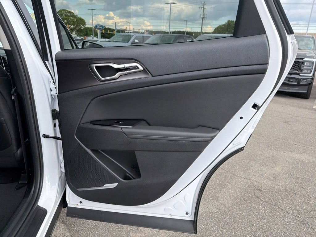 Used 2025 Kia Sportage EX FWD image 21