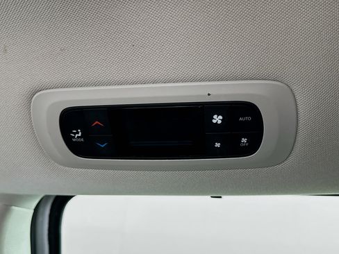 Used 2024 Chrysler Pacifica Touring-L FWD image 26