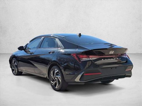 Used 2025 Hyundai Elantra Sport image 8
