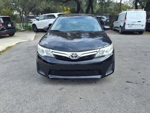 Used 2014 Toyota Camry LE image 2