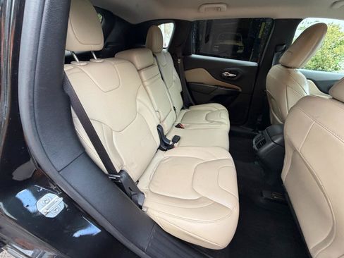 Used 2015 Jeep Cherokee Limited w/ Luxury Group AWD/4WD image 28