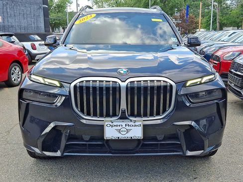 Used 2024 BMW X7 xDrive40i w/ M Sport Package AWD/4WD image 2