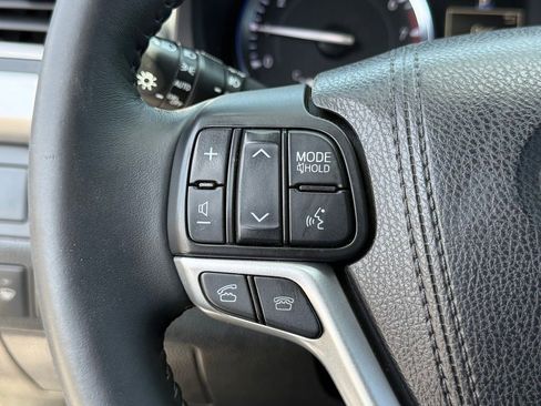 Used 2016 Toyota Highlander Limited FWD image 25