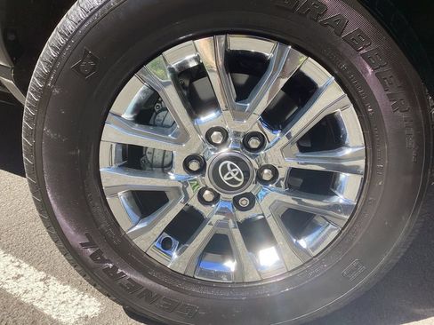 Certified 2024 Toyota Tacoma Limited w/ Limited Package (LT) AWD/4WD image 16