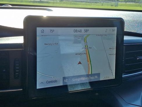 Used 2022 Ford Explorer XLT w/ Equipment Group 202A AWD/4WD image 3