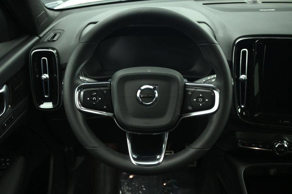 Used 2022 Volvo XC40 T5 R-Design AWD/4WD image 12