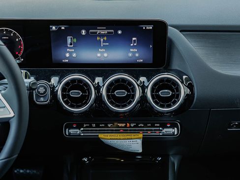 New 2026 Mercedes-Benz GLA 250 image 11