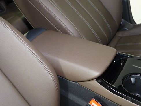 Used 2025 Audi Q6 e-tron Premium w/ 20" Wheel Package image 16