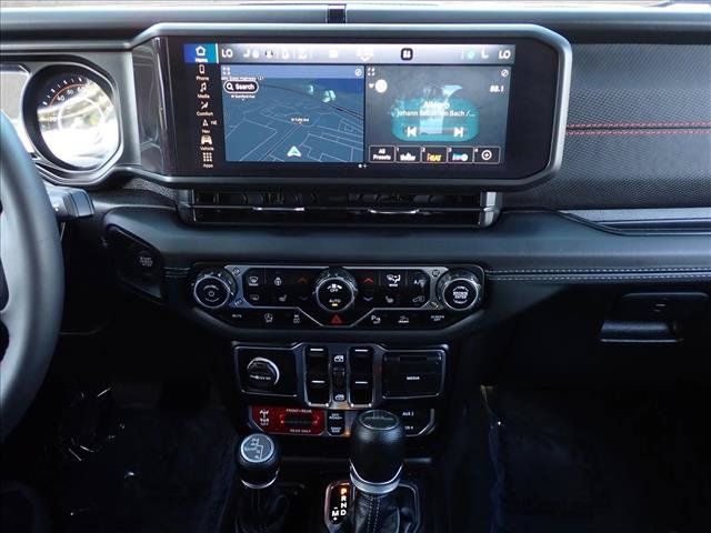 Used 2024 Jeep Gladiator Rubicon w/ Technology Group AWD/4WD image 14