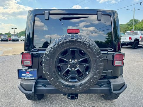 Used 2013 Jeep Wrangler Unlimited Sahara AWD/4WD image 4