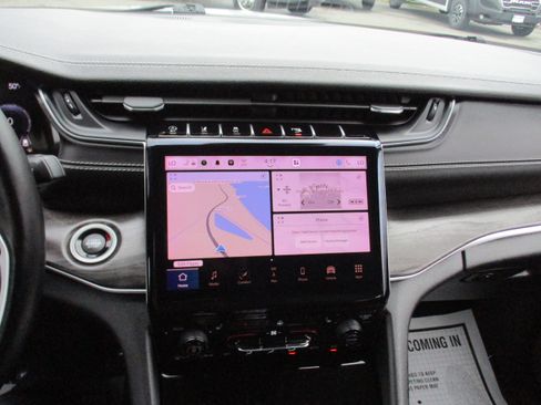 Certified 2022 Jeep Grand Cherokee L Limited AWD/4WD image 18