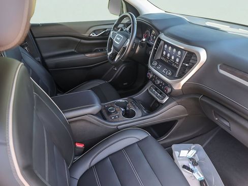 Used 2021 GMC Acadia Denali w/ Denali Technology Package FWD image 33