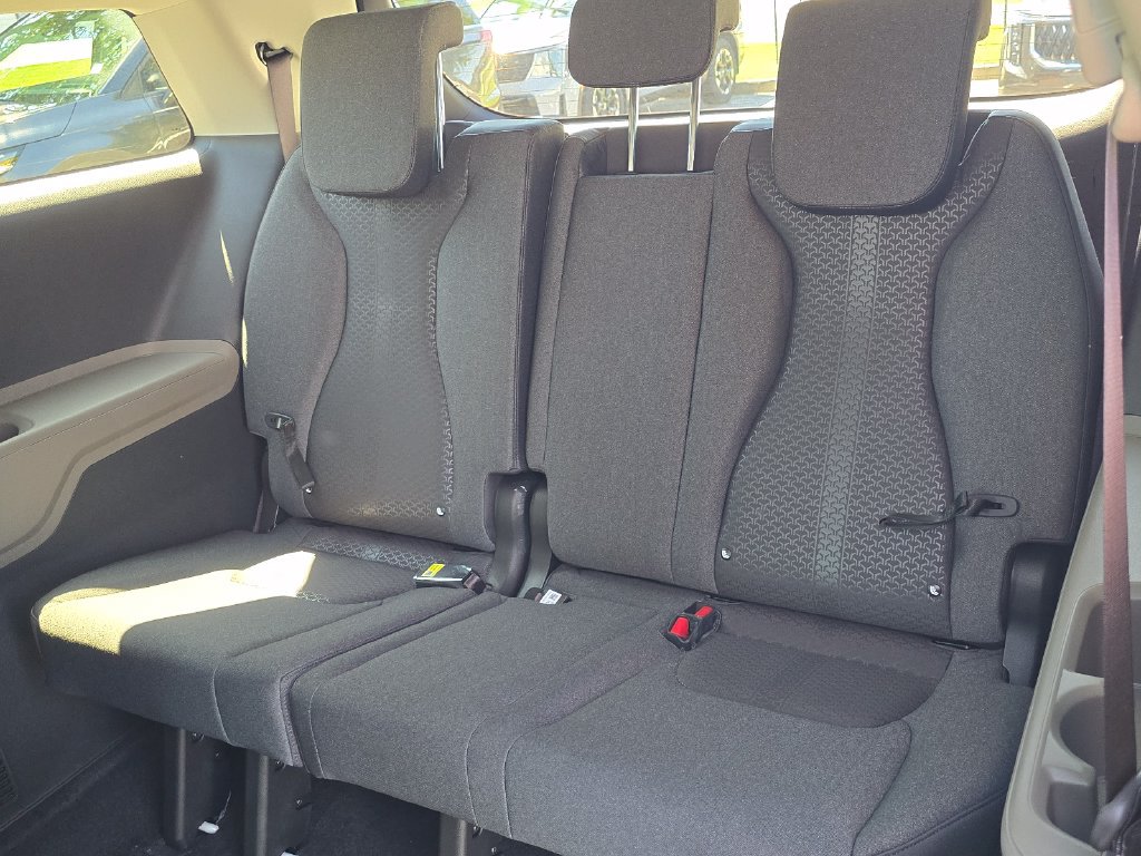 New 2027 Kia Carnival LX FWD image 12