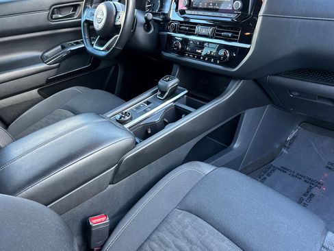 Used 2024 Nissan Pathfinder SV image 19