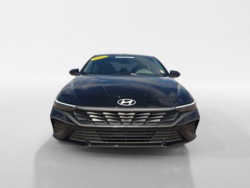 Certified 2025 Hyundai Elantra Sport FWD image 8