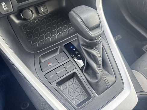 Used 2021 Toyota RAV4 XLE image 19