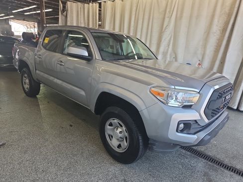 Used 2020 Toyota Tacoma SR w/ SR Convenience Package RWD image 4