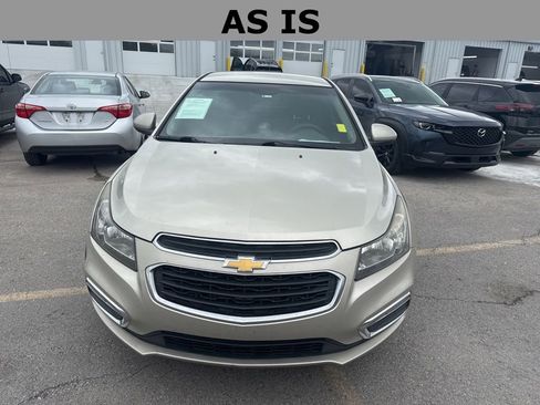 Used 2016 Chevrolet Cruze LT w/ Technology Package FWD image 2