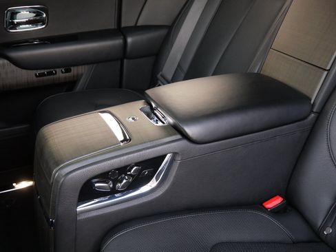 Used 2019 Rolls-Royce Cullinan image 27