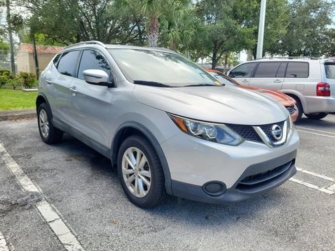 Used 2018 Nissan Rogue Sport SV FWD image 2