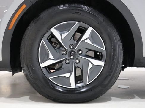 Used 2021 Kia Sorento EX FWD image 11