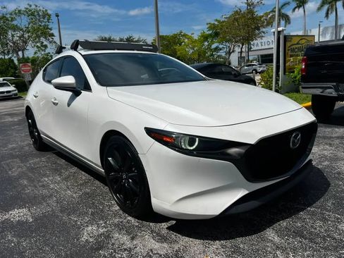 Used 2019 MAZDA MAZDA3 Hatchback w/ Premium Package FWD image 3