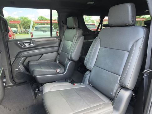 Used 2022 Chevrolet Suburban LT AWD/4WD image 20