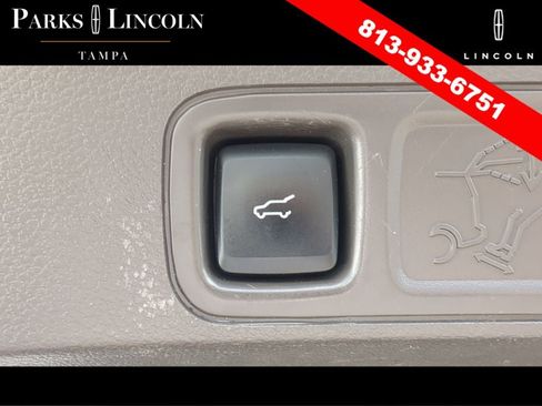 Used 2023 Lincoln Navigator Reserve AWD/4WD image 9