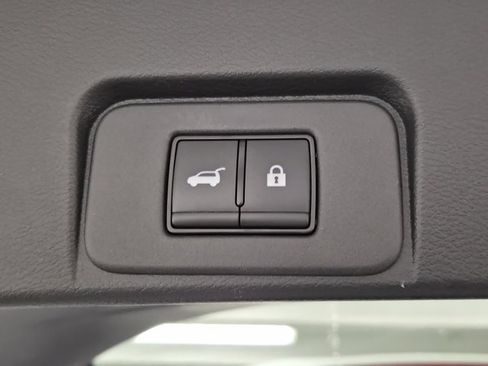 Used 2024 Nissan Rogue SV image 9