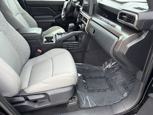 Certified 2024 Toyota Tacoma SR5 AWD/4WD image 11