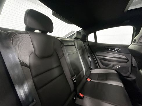 Used 2019 Volvo S60 T5 R-Design image 43