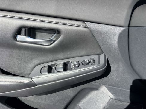 Used 2022 Nissan Sentra SV w/ Lighting Package image 9