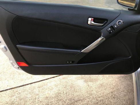 Used 2013 Hyundai Genesis 2.0T image 12