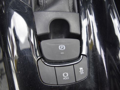 Used 2021 Toyota C-HR XLE FWD image 16